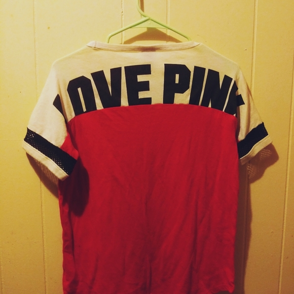 Pink VS tee shirt. Size med - Picture 2 of 4